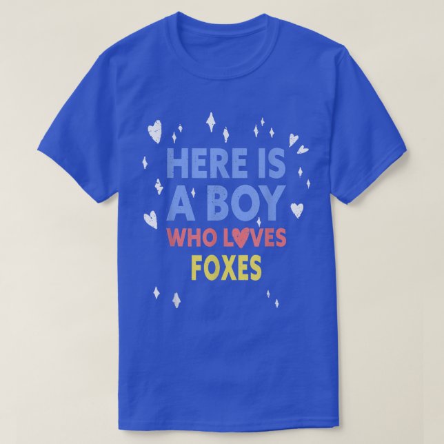 Funny Here Is A Boy Who Loves Foes  T-Shirt (Design vorne)