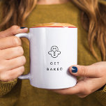 Funny Holiday Zitat gebacken Minimalistisch Zweifarbige Tasse<br><div class="desc">Funny Holiday Tasse lesen BAKED mit einem minimalistischen Weihnachtskohl oben. Das einfache Typografie-Design macht es zu einem stilvollen, niedlichen Freund oder Ehemann Geschenk oder kleine Geschenk für Weihnachten Morgen! Sip und lache mit unserer "Get Baked" Tasse! ☕ Fügen Sie unter EDIT Ihre eigene Drehung zu diesem minimalistischen Design hinzu. Machen...</div>