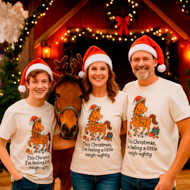 Funny Horse Christmas Farm – Custom Name T-Shirt (Von Creator hochgeladen)