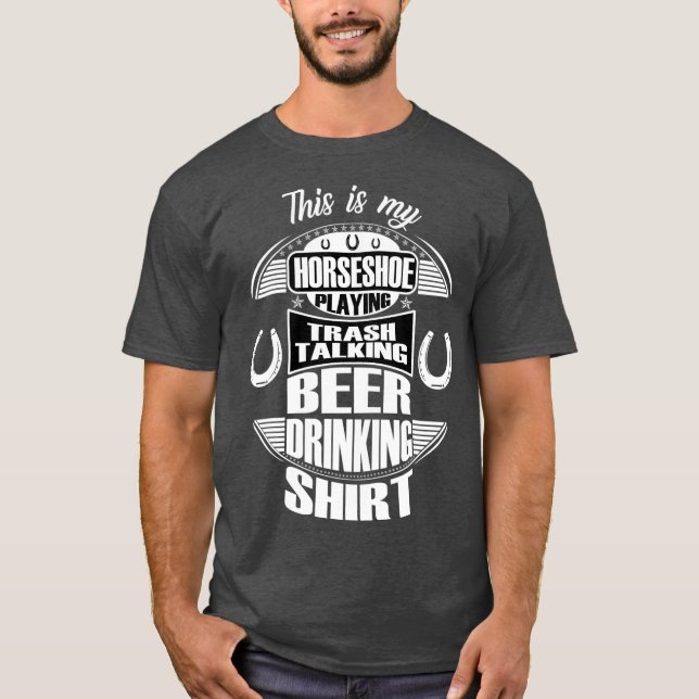 Funny Horseshoe Playing Bier Drink Trash Geschenk T-Shirt (Vorderseite)