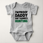 Funny Hunting Jersey Bodysuit für Baby Baby Strampler<br><div class="desc">" I M PROOF DADDY ISN'T STETS " Diese lustige Jagd Baby Jersey Bodysuit ist ein großartiges Geschenk für jeden Miniatur Outdoorsman, der sein wird. Entenjagd, Hirschjagd, Gänsejagd oder Truthahnjagd!! Dieses Shirt wird von White Buffalo Outdoors hergestellt. Die Mission von White Buffalo Outdoors besteht darin, die Lebensweise im Freien zu...</div>