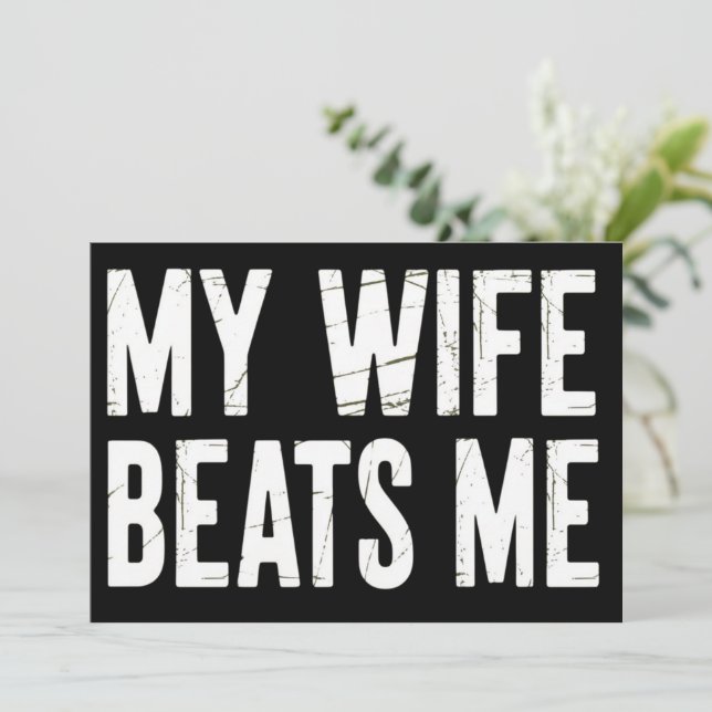 Funny Husband Birthday Sarcastic My Wife Beats Me  Einladung (Stehend Vorderseite)