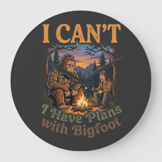 Funny I Have Plans With Bigfoot Camping & Hiking  Große Wanduhr