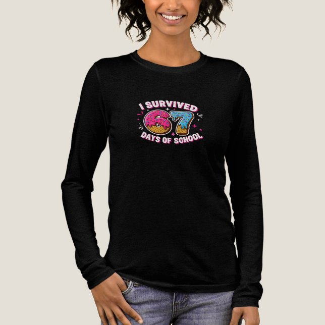 Funny I Survived 67 Days of School , for students  Tri-Blend Shirt (Vorderseite)
