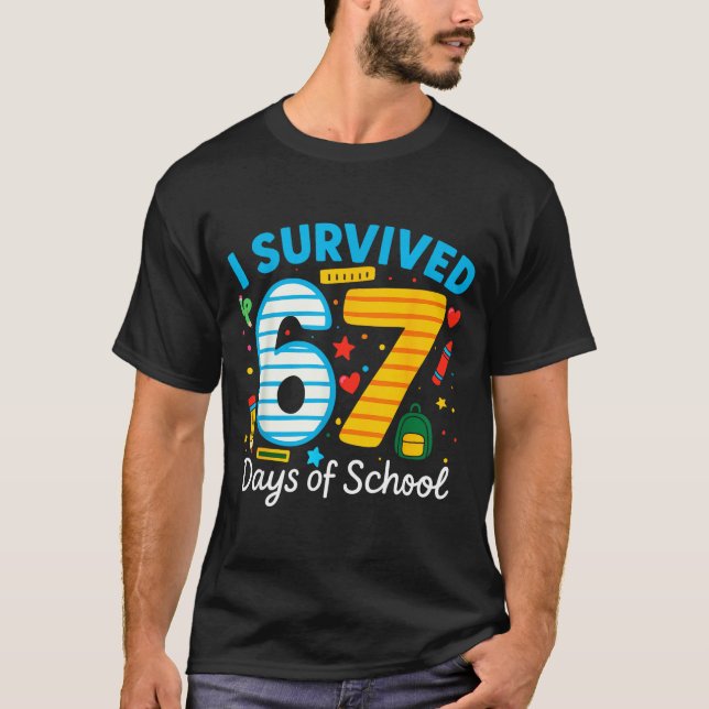 Funny I Survived 67 Days Of School Teacher Student T-Shirt (Vorderseite)