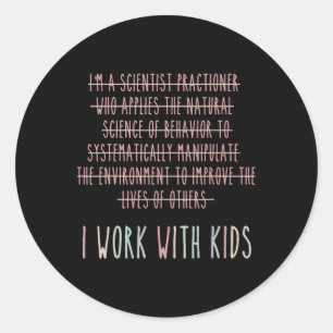 Funny Ich arbeite mit Kids Verhalten Analyse Psych Runder Aufkleber