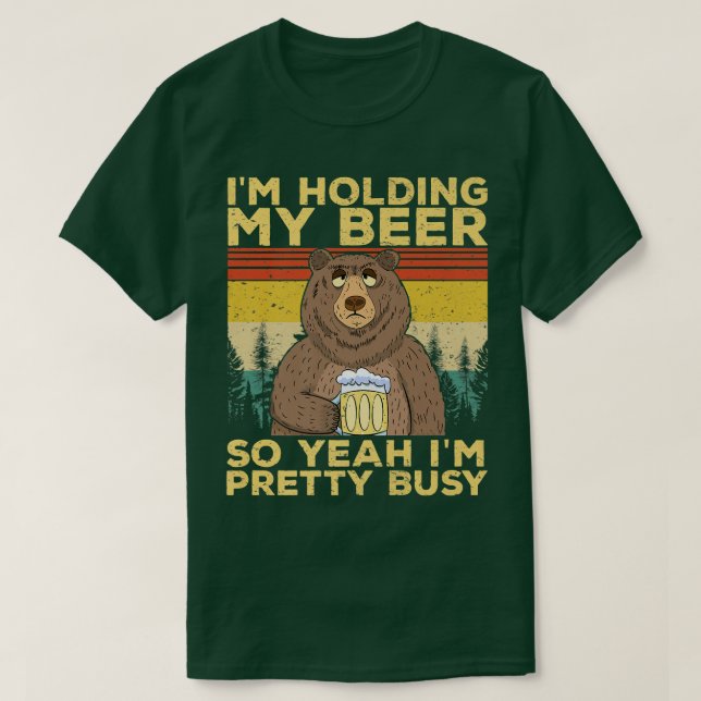 Funny I'm Holding my Beer So Yeahh I'm Pretty Busy T-Shirt (Design vorne)