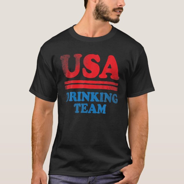 Funny Independence Day apparel USA Drinking Team 4 T-Shirt (Vorderseite)