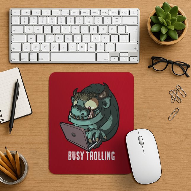 Funny Internet Troll beschäftigt Trolling Laptop C Mousepad (Von Creator hochgeladen)
