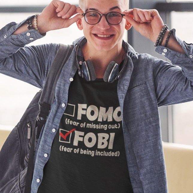 Funny Introvert FOMO FOBI Sozial Awkward Dark T-Shirt (Von Creator hochgeladen)