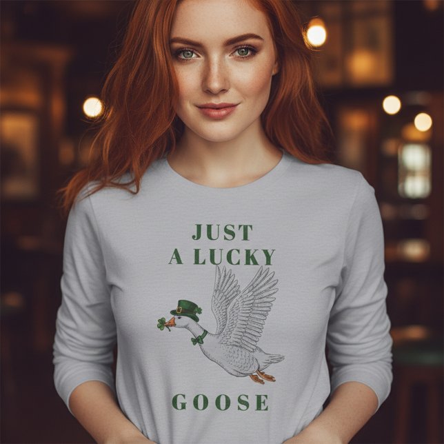 Funny Irish St. Patrick's Day Just a Lucky Goose T-Shirt (Von Creator hochgeladen)