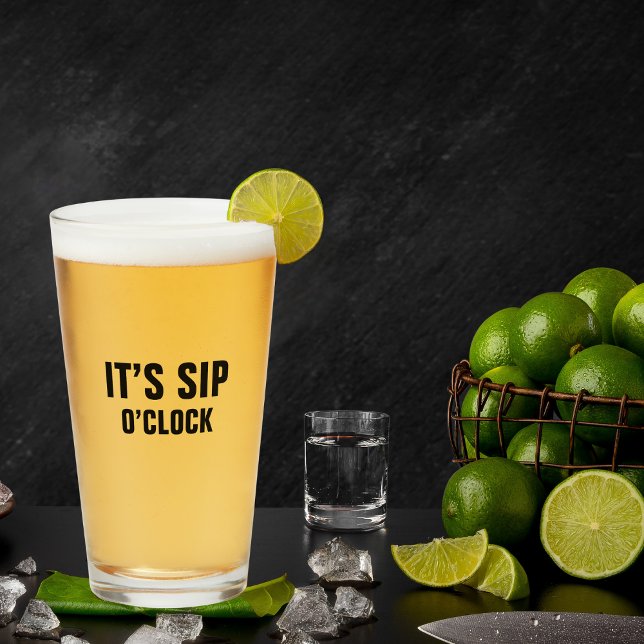 Funny It’s Sip O’Clock Minimalist Dad Birthday Glas (Von Creator hochgeladen)