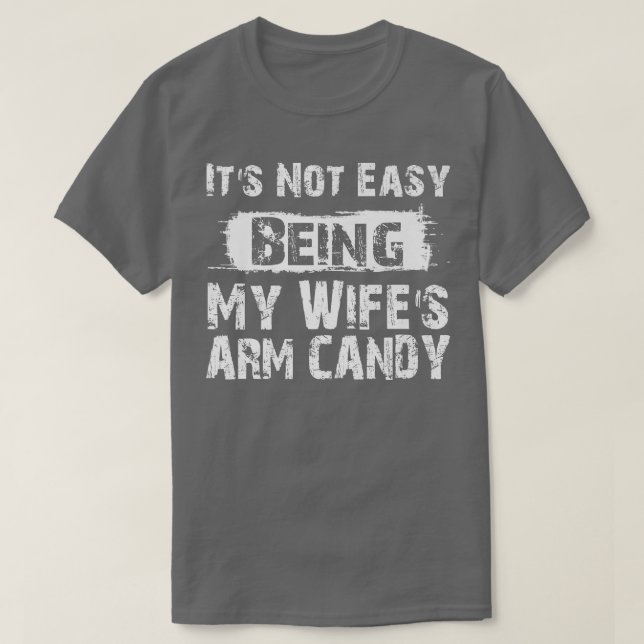 Funny Its Not Easy Being My Wifes Arm Candy Father T-Shirt (Design vorne)
