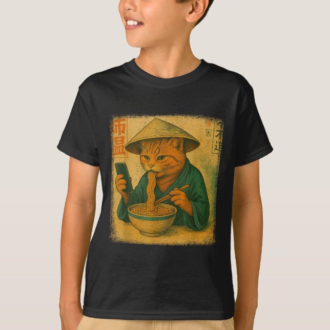 Funny Japanese Cat Eat Ramen And Scroll Phone Anim T-Shirt (Vorderseite)