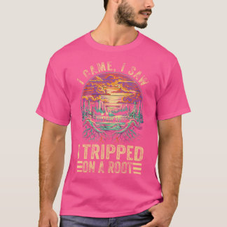 Funny kam ich sah, wie ich auf einer Wurzel stolpe T-Shirt