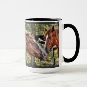Funny Kastnut Stallion & Mare in einem waldreichen Tasse