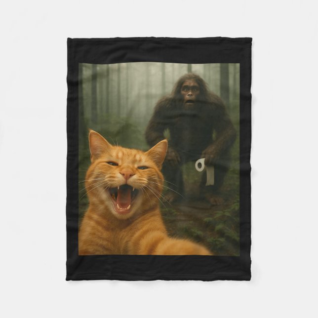 Funny Katze überrascht glücklich Selfie mit Bigfoo Fleecedecke (Vorderseite)
