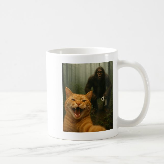Funny Katze überrascht glücklich Selfie mit Bigfoo Kaffeetasse (Rechts)