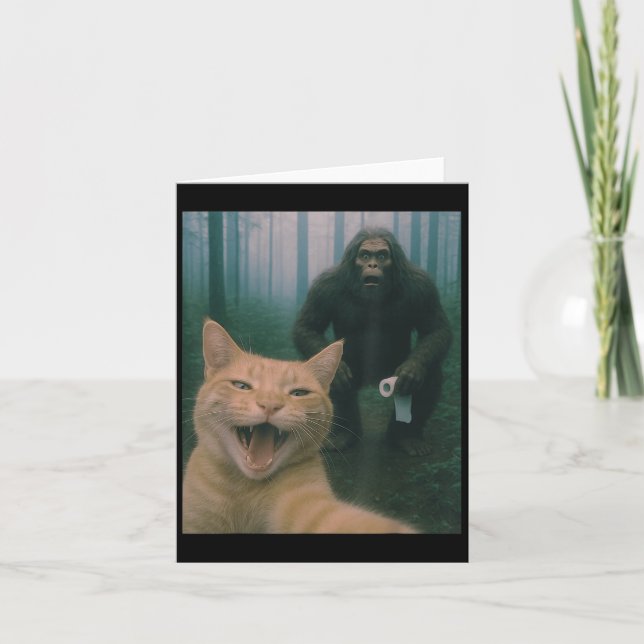 Funny Katze überrascht glücklich Selfie mit Bigfoo Karte (Vorderseite)