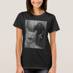 Funny Katze überrascht glücklich Selfie mit Bigfoo T-Shirt