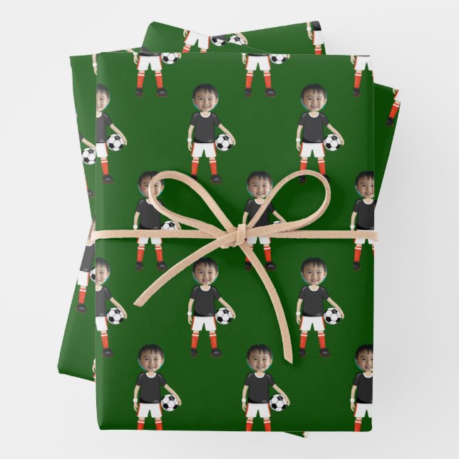 Funny Kids Soccer Player Photo Custom Green Geschenkpapier Set (Beispiel)