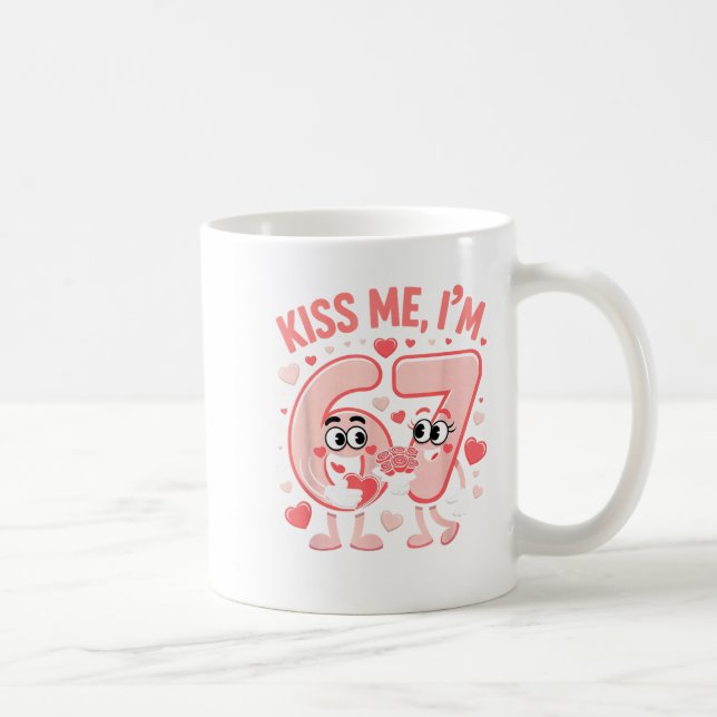 Funny Kiss Me I'm 67 Cute Valentine's Day Couples  Kaffeetasse (Rechts)