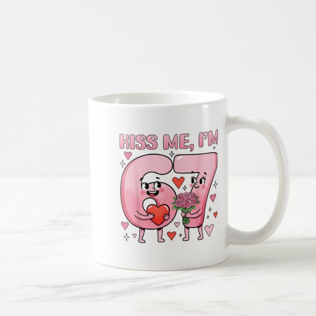 Funny Kiss Me I'm 67 Cute Valentine's Day Couples  Kaffeetasse (Rechts)