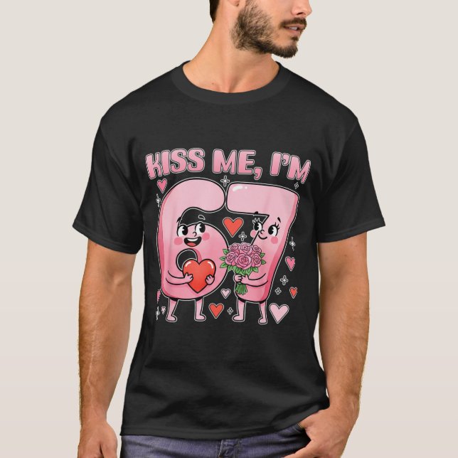 Funny Kiss Me I'm 67 Cute Valentine's Day Couples  T-Shirt (Vorderseite)