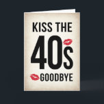 Funny Kiss the 40s Goodbye, 50th Birthday Card Karte<br><div class="desc">Mit dieser kühnen und sanften Geburtstagskarte lassen Sie sich von Ihren 40ern stilvoll abschalten! Dieses elegante und nostalgische Design mit antikem Zeitungshintergrund für eine Vintage Touch. Die auffallende schwarze Typografie beherrscht Aufmerksamkeit, während spielerische rote Kissenmarken einen Pop von Spaß und Flair schaffen. Diese Karte ist ideal, um die großen 5-0...</div>