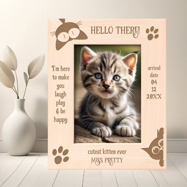 Funny Kitten New Cat Foto Geätzte Rahmen (Funny etched welcome new cat photo frame featuring cute kitten silhouettes with paw prints)