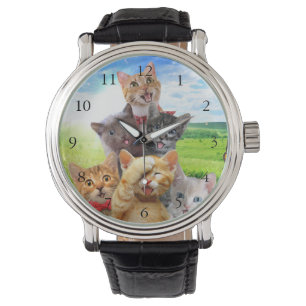 Funny Kittens auf grünem Feld. Armbanduhr