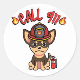 Funny kleiner Hund ist Feuerwehrmann Runder Aufkleber