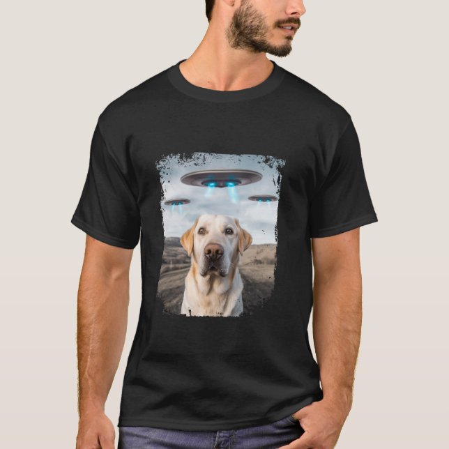 Funny Labrador Retriever Dog Selfie mit Alien UFO T-Shirt (Vorderseite)