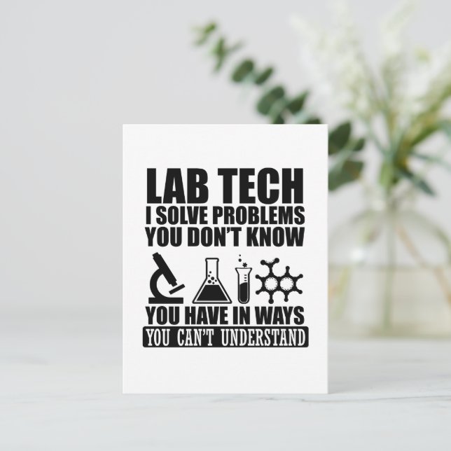 Funny Labrador tech zitiert Labortechniker Spaß Postkarte (Stehend Vorderseite)
