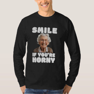 Funny Lächeln, wenn Ihre geile Alte Dame die Ai um T-Shirt