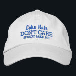 Funny Lake Hair Keine Sorge für den Namen des eige Bestickte Baseballkappe<br><div class="desc">Der lustige Baseballhut,  der "Lake Hair Don't Care" lautet. Fügen Sie den Namen Ihres Lieblings-Sees oder Seestadt hinzu (oder löschen). Ändern Sie einfach den Text und die Farbe. Ideal für sonnige Tage in der Hütte oder auf dem Wasser.</div>