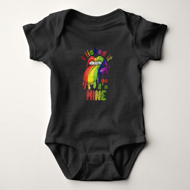 Funny Lesbian Gay Pride Monat ich leckte es so sei Baby Strampler (Vorderseite)