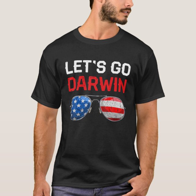 Funny Let's Go Darwin Retro USA Flag Lasse Go Darw T-Shirt (Vorderseite)