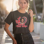 Funny Liebe Foto T-Shirt<br><div class="desc">Dieses lustige Design ist perfekt für einen Valentinstag, Jubiläumsgeschenk oder zum Tragen am Junggeselinnen-Abschied! filtriert</div>