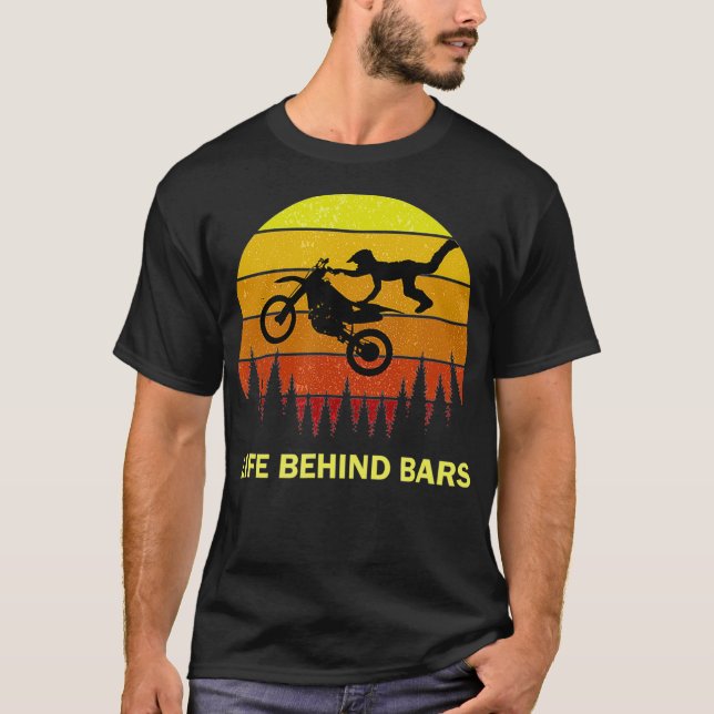 Funny Life Behind Bars Motocross Dirtbike Zitat T-Shirt (Vorderseite)