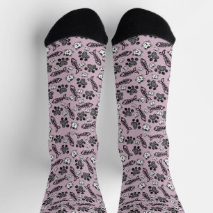 Funny Lila Black and White Cats Zeichnend Socken