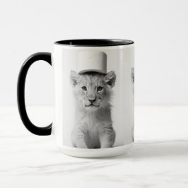 Funny Lion Cub Wearing Toilet Paper Hat Minimalist Tasse