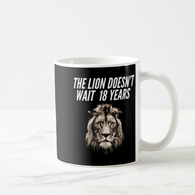 Funny Lion Meme The Lion Doesn't Wait 18 Years Gen Kaffeetasse (Rechts)