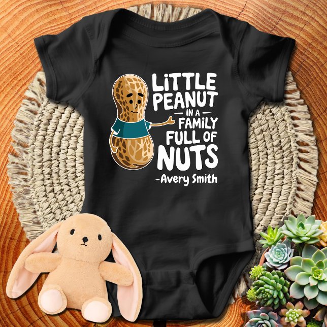 Funny Little Peanut in einer Familie voller Nuts Baby Strampler (Von Creator hochgeladen)
