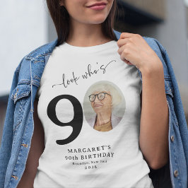Funny 'Look Who's 90' Stilvoll 90. Geburtstag T-Shirt