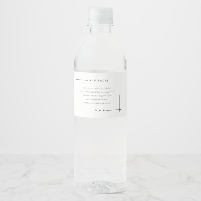 Funny, lustige Fakten minimalistische Hochzeit Wasserflaschenetikett (Vorderseite)