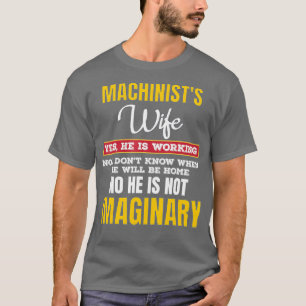 Funny Machinists Ehefrau Geschenke Ja, er arbeitet T-Shirt