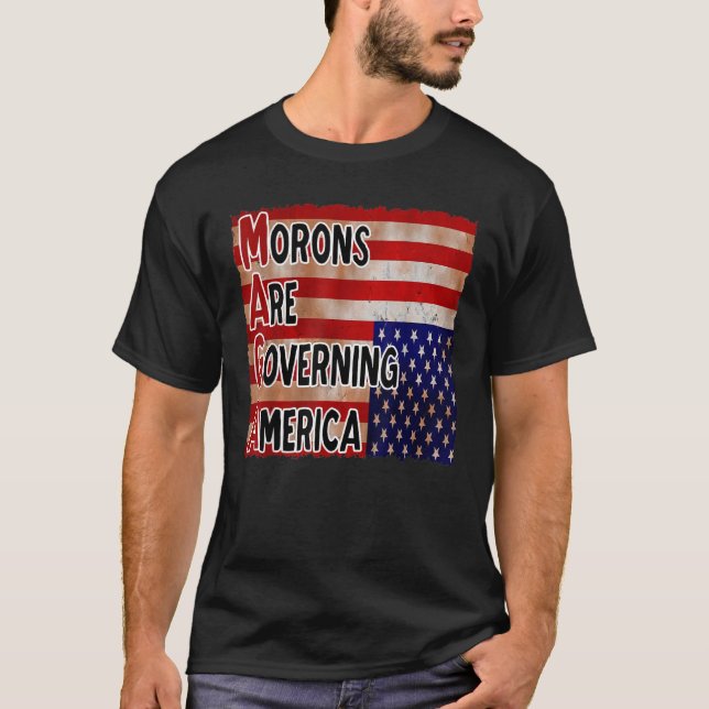 Funny MAGA Definition Meme Anti Trump Sprichwort 8 T-Shirt (Vorderseite)