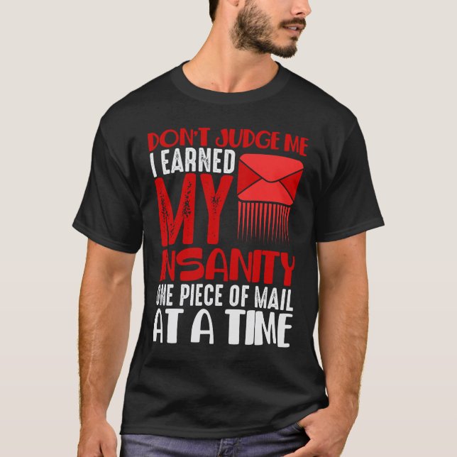 Funny Mailman Spaß Insanity Mail Carrier Sprichwor T-Shirt (Vorderseite)
