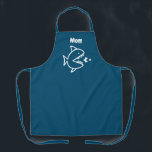 Funny Mama Shark Navy Blauer Weißer Kochen Schürze<br><div class="desc">Fügen Sie Ihrem Backen etwas Spaß mit dieser Funny Mama Hai Navy Blue White Cooking Schürze.  Es ist entworfen mit Mutterhai jagen kleinere Fische zentriert auf der Vorderseite der dunkelblauen Schürze.  Angepasst mit "Mama" in weißem,  weißem,  weißem,  weißem,  weißem,  weißem Text.</div>